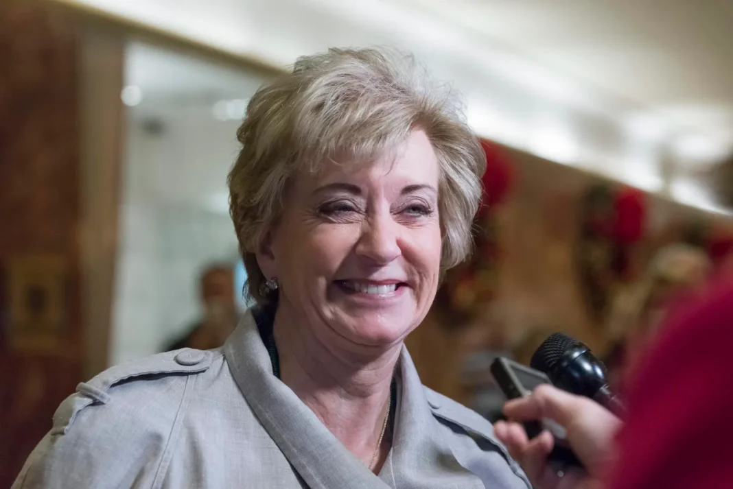 Senado nombra a Linda McMahon como secretaria de Educación