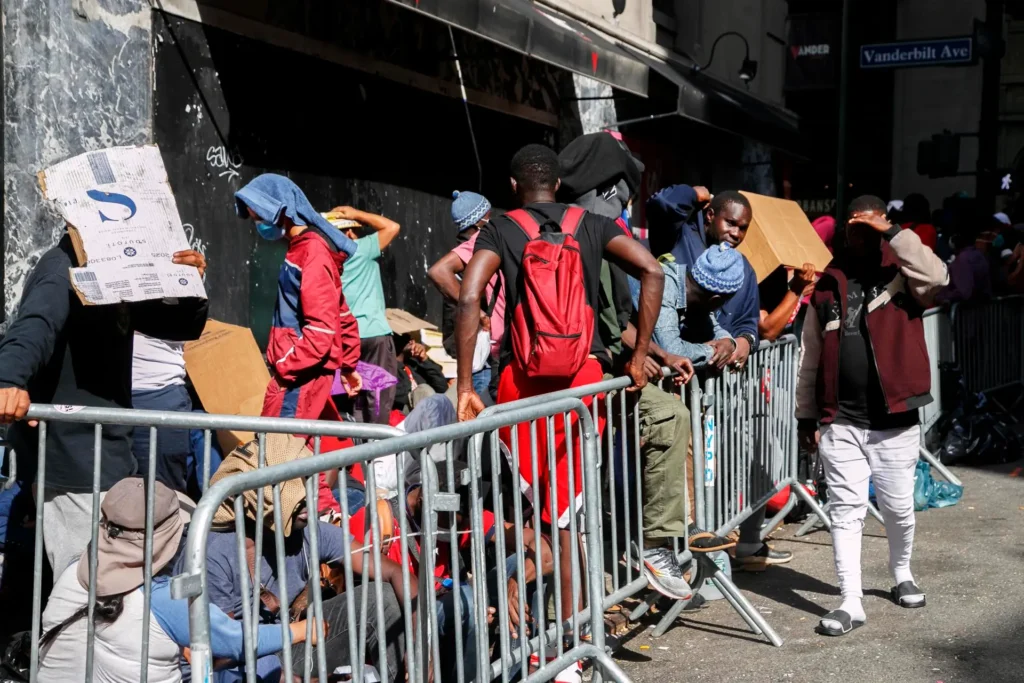 Fotografía de archivo de migrantes en Nueva York (EE.UU.). EFE/EPA/SARAH YENESEL